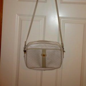 Desiree: V.R. Classic tan crossbody bag